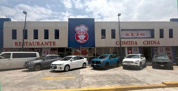 ¡RESTAURANTERO DE CHINA RECIBIÓ TRES BALAZOS!