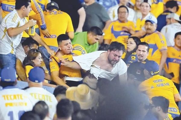 ¡SE ARMÓ LA BRONCA ENTRE AFICIONADOS TIGRES-AMÉRICA!