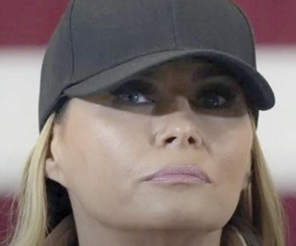 ¡VEN A MELANIA TRUMP COMO ‘ALIADA’ DE UCRANIA!