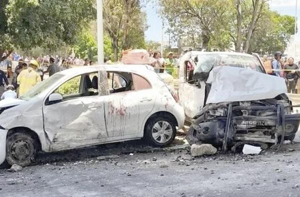 ¡EMBISTE VAGÓN A VEHÍCULOS EN IRAPUATO; HAY 6 MUERTOS!
