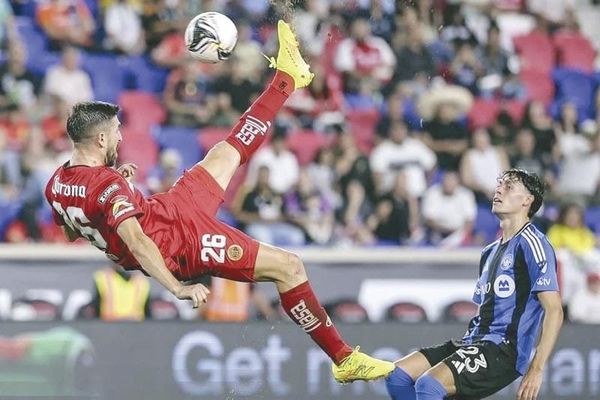 ¡GENIALIDAD DE PAULINHO DA VIDA AL TOLUCA!