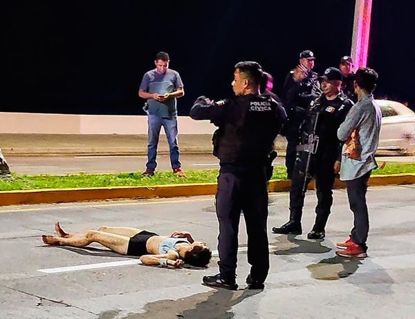 ¡ENCUENTRAN MUJER INCONSCIENTE EN EL BULEVAR!