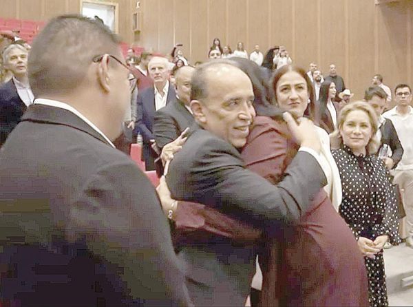 ¡EX PROCURADOR DE AGUASCALIENTES ACUSADO DE TORTURA REAPARECE EN EVENTO DE MORENA!