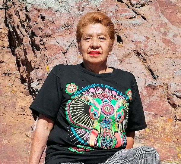 MUCHAS FELICIDADES PARA LA ENFERMERA TRINIDAD AGUILAR NAVARRO...