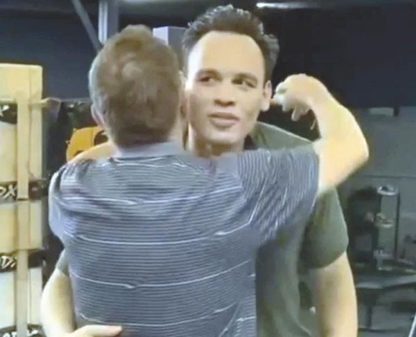 ¡SE REENCUENTRA JULIO CÉSAR CHÁVEZ CON SU HIJO!