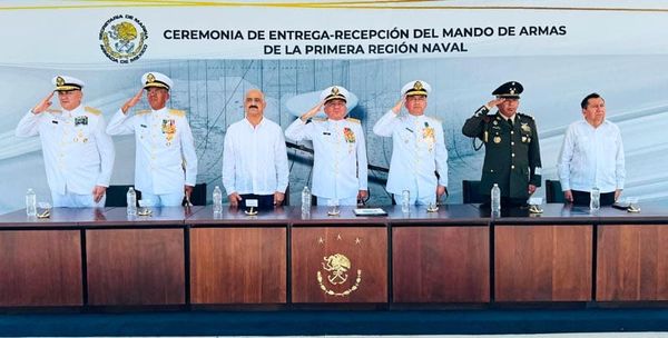 ¡MANDAN A AQUAMÁN! - A LA PRIMERA REGIÓN NAVAL