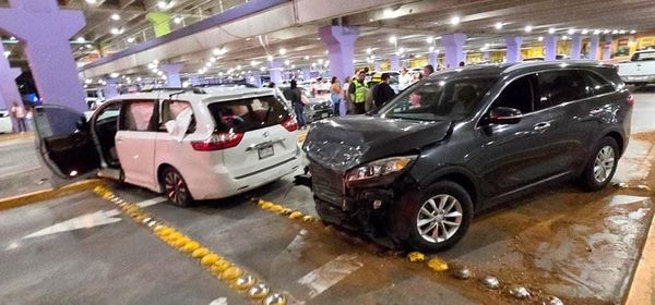 ¡CARROS CHOCONES EN PLAZA EL DORADO!