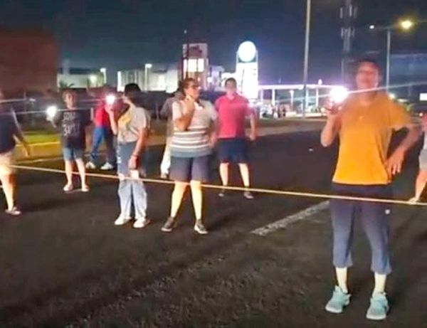 ¡BLOQUEAN LA AUTOPISTA! - EN LA VERACRUZ-CARDEL