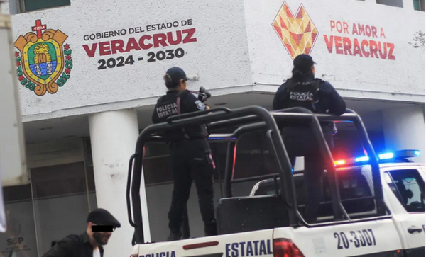 ¡CUELGAN LONAS CONTRA ‘EL NEGRO’ EN CERRO AZUL TUXPAN Y ALAMO!