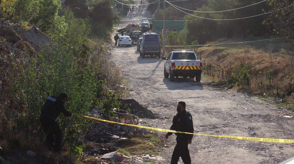¡COMUNEROS ENCONTRARON DOS CADÁVERES CON IMPACTOS DE BALA! - EN EL MUNICIPIO DE EMILIANO ZAPATA