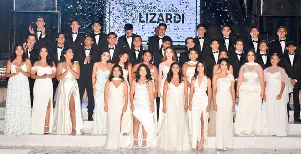 ¡GRADUACIÓN INOLVIDABLE PARA JOSÉ MARÍA VACA BETANCOURT MORALES!