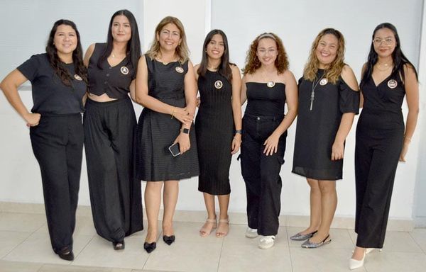 REALIZAN CONFERENCIA LOS ESCALONES DEL ÉXITO EMPRESARIAL