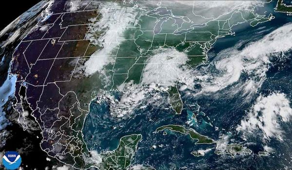 ¡SE ACERCA OTRA ONDA DEL ESTE! - *DÉBIL LÍNEA FRONTAL ESTÁ EN EL GOLFO