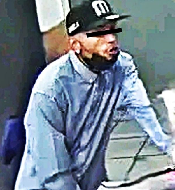 ¡BANDIDO GOLPEÓ CON SU PISTOLA A UN HOMBRE EN VIOLENTO ASALTO!