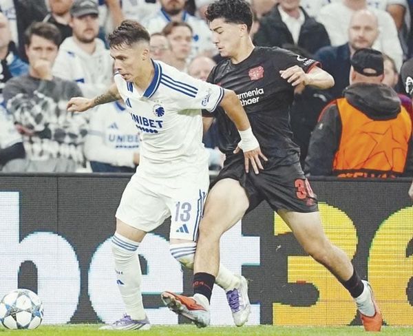 ¡CELEBRA HUESCAS CUMPLEAÑOS CON DEBUT Y ASISTENCIA EN UCL!