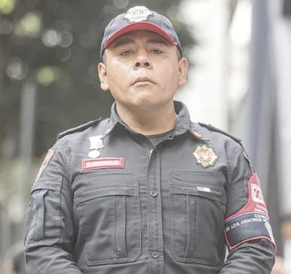 ¡EN 2015 DEVOLVIÓ 42 MIL PESOS, AHORA AYUDÓ A ABUELITA TRAS EXPLOSIÓN EN PUENTE LA CONCORDIA!