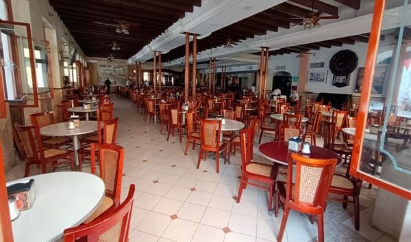 ¡APAGONES EN EL CENTRO! - *Hasta la Catedral se quedó sin luz