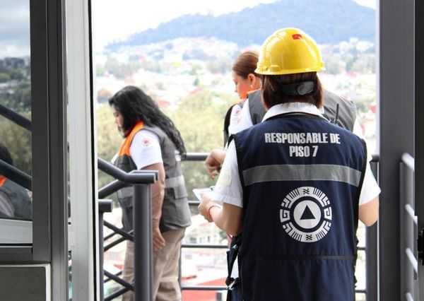 ¡FUE SIMULACRO! - *Todos corrieron