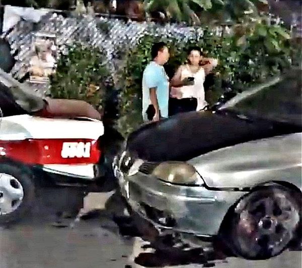 ¡CONDUCTOR EBRIO IMPACTÓ POR DETRÁS A TAXISTA!