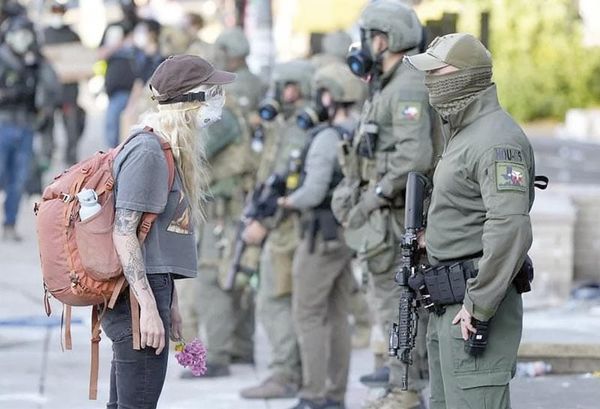 ¡DESPLIEGAN TROPAS EN LA SEDE DEL ICE! - VA 'CONTRA TERRORISTAS INTERNOS'