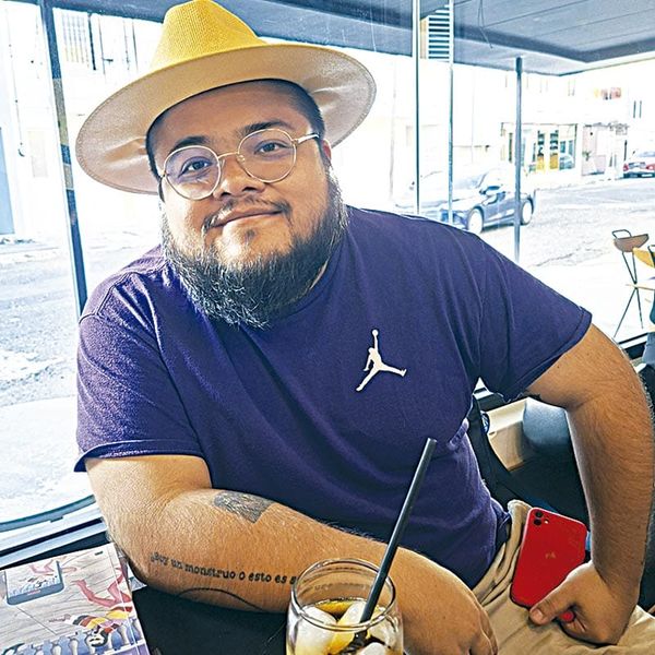 LA CARTELERA | ORALIDAD JAROCHA - Juan Eduardo Mateos Flores, egresado de la Facultad de Ciencias de la Comunicación de la UV, es un periodista y escritor veracruzano que destaca en su narrativa...