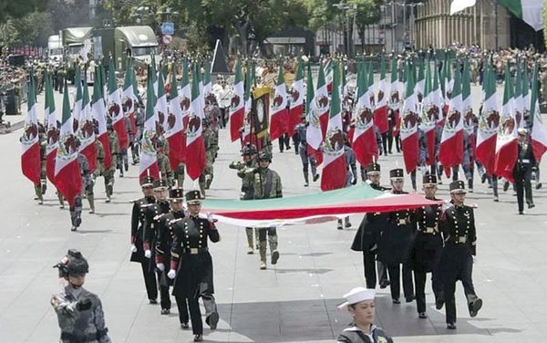 ¡LLAMAN A LA UNIDAD NACIONAL PARA DESTERRAR DELINCUENCIA Y VIOLENCIA! - DESFILE MILITAR 16 DE SEPTIEMBRE