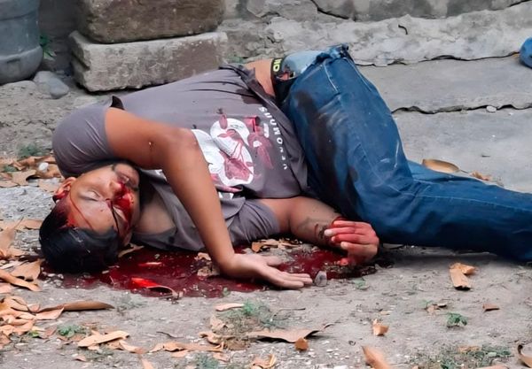 ¡MATAN A BALAZOS A JOVEN AFUERA DEL BAR!