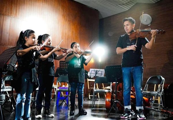 ¡CLAUDIA PIDEN QUE PASEN LOS VIOLINES! - PERO SIGUEN ATORADOS EN LA ADUANA