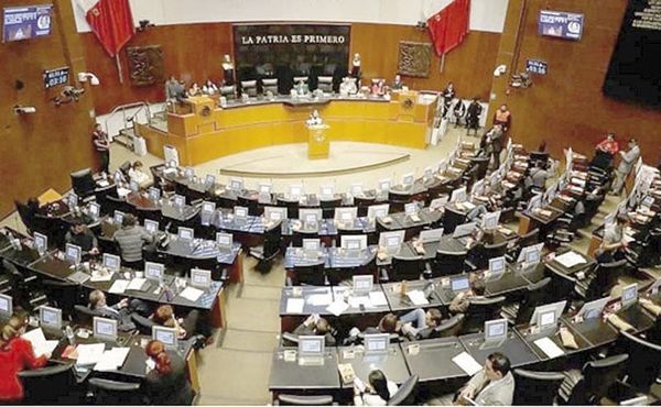 ¡PREPARA MORENA ALBAZO PARA LEY DE AMPARO!