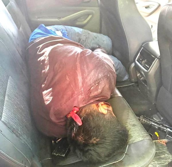 ¡SIN IDENTIFICAR CRIMINAL ABATIDO EN EL ATAQUE ARMADO CONTRA ALCALDESA DE SOCHIAPAN! - EL RESTO DE LA BANDA HUYÓ EN PIÑALES DE PLAYA VICENTE