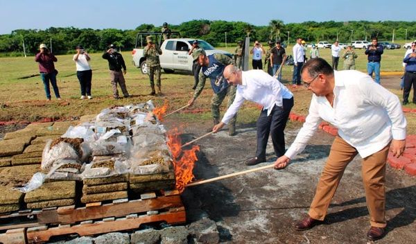 ¡INCINERAN DROGA EN LA BASE AERONAVAL! - CASI 400 TONELADAS DE MARIHUANA Y METANFETAMINAS Por FEDERICO GARCIA