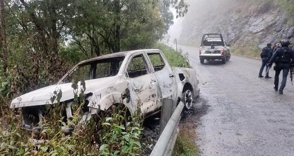 ¡LOCALIZAN CAMIONETA CALCINADA CON RESTOS HUMANOS!