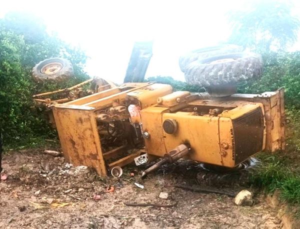 ¡OPERADOR MURIÓ PRENSADO AL VOLCAR MAQUINA CATERPILLAR!