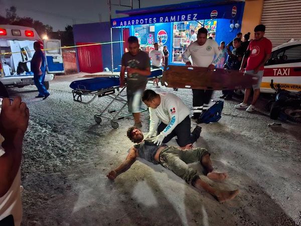 ¡PARRANDERO SE IMPACTÓ CONTRA TAXI ESTACIONADO!