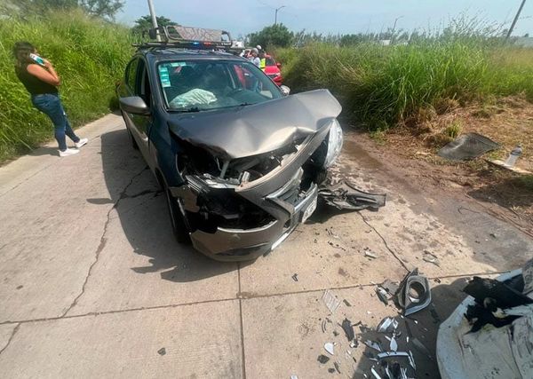 ¡FUERTE CHOQUE EN RESIDENCIAL DEL BOSQUE DEJA LESIONADOS Y DAÑOS!
