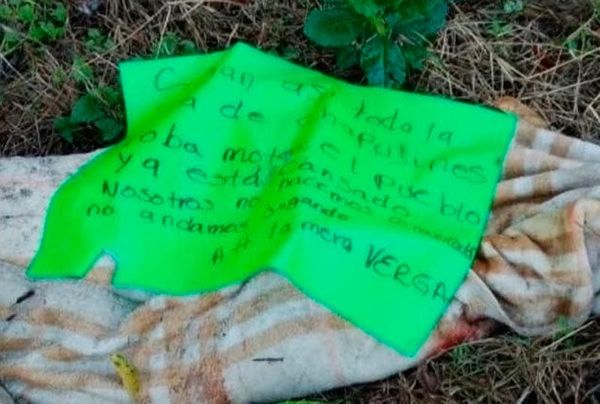 ¡DEJAN A UN DECAPITADO ENVUELTO EN UNA COBIJA!