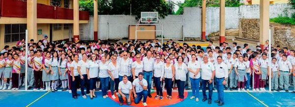 ¡UNÁNUE LE METE PUNCH!