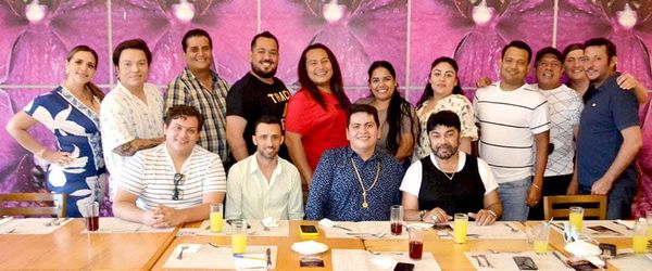 CELEBRA SU CUMPLEAÑOS ENRIQUE YZACUR