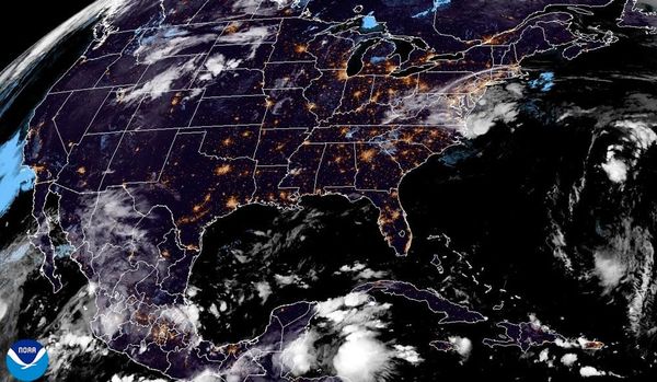 ¡NO CESAN LAS LLUVIAS Y LOS RAYOS! - *NUBLADO CON LLUVIAS DE LIGERA A MODERADA INTENSIDAD EN EL TRANSCURSO DEL DÍA...