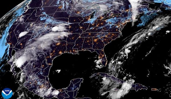 ¡EL GOLFO DE MÉXICO, AQUÍ ENFRENTE; ESTÁ QUE ARDE! - *CRECE EL DISTURBIO EN EL  ATLÁNTICO Y VA HACIA LAS ANTILLAS