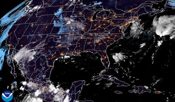 ¡APARECE `KIKO` EN EL PACIFICO, PERO LEJOS DE MÉXICO! - *NUBLADOS CON  GOTAS Y BOCHORNO