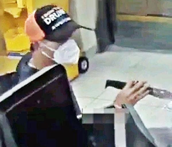 ¡MALANDRO AGRESIVO ASALTA CON MACHETE!