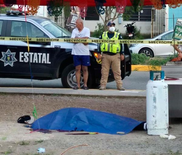 ¡TRABAJADOR DE TAQUERÍA SE SUICIDÓ CORTÁNDOSE EL CUELLO!