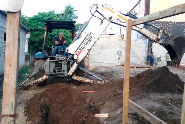 ¡REVUELTA EN LA RESERVA TRES! - *Vecinos paran y desmantelan tiendita de Chedraui que se adjudicó el Callejón