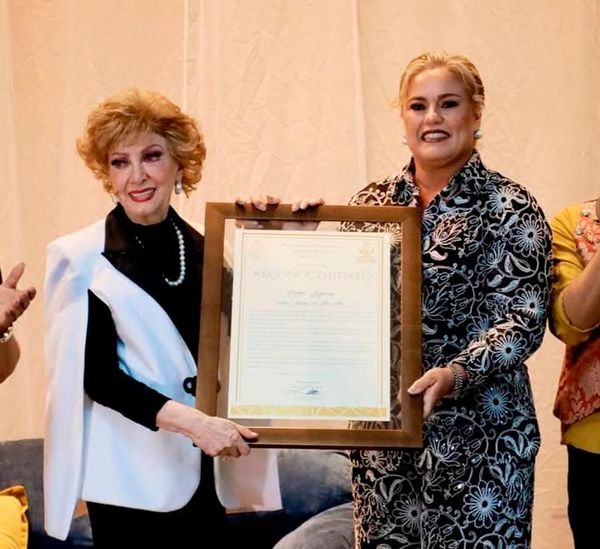 ¡HOMENAJE A NORMA LAZARENO!