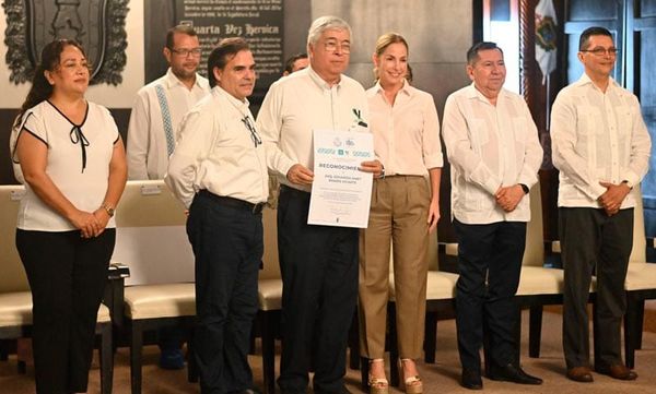 ¡LE DAN RECONOCIMIENTOS!