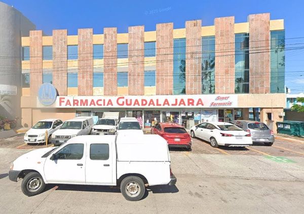 ¡ROBAN 10 MIL PESOS DE FARMACIA GUADALAJARA FRENTE A REINO MÁGICO!
