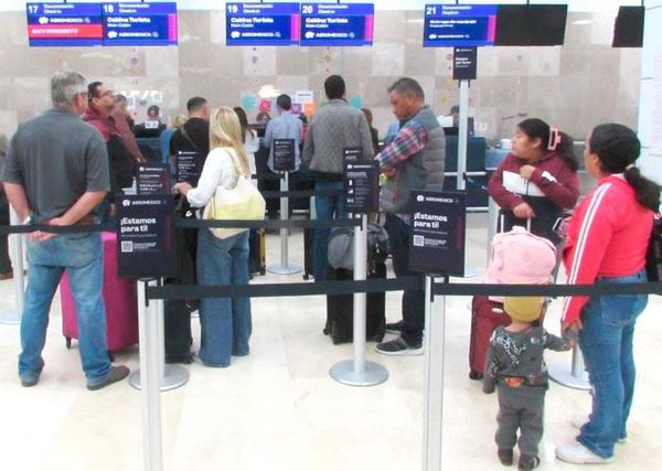 ¡ATORADOS EN EL AEROPUERTO! - Y TRES HORAS