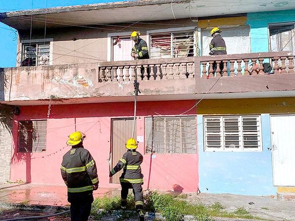 ¡SE INCENDIA VIVIENDA HABITADA POR INDIGENTES!
