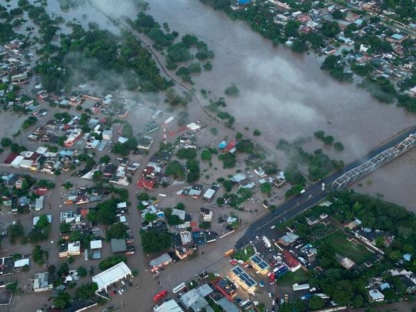 ¡8 MUERTOS POR INUNDACIONES! - CERCA DE UNA TIENDA LIVERPOOL SE ENCONTRARON 4 AHOGADOS, UNO DENTRO DE UN AUTO